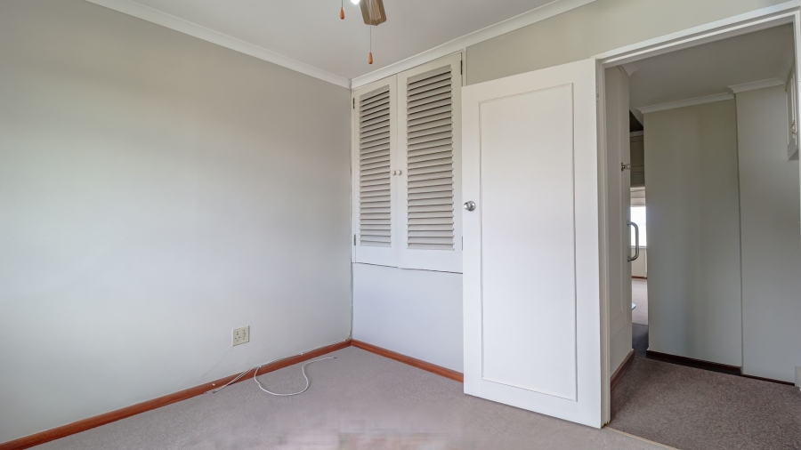 To Let 4 Bedroom Property for Rent in Gordons Bay Village Western Cape